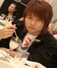 lagi minum es